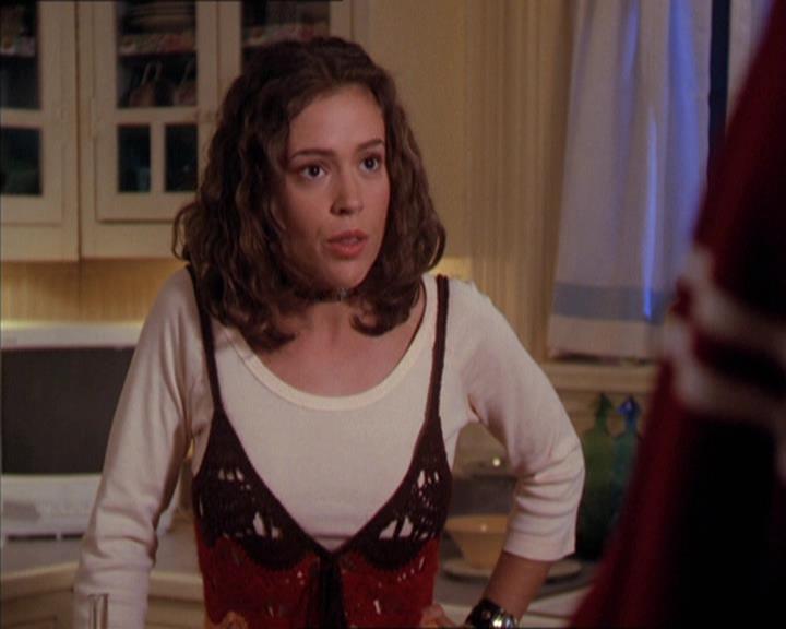 Charmed-Online-dot-210HeartbreakCity1237.jpg