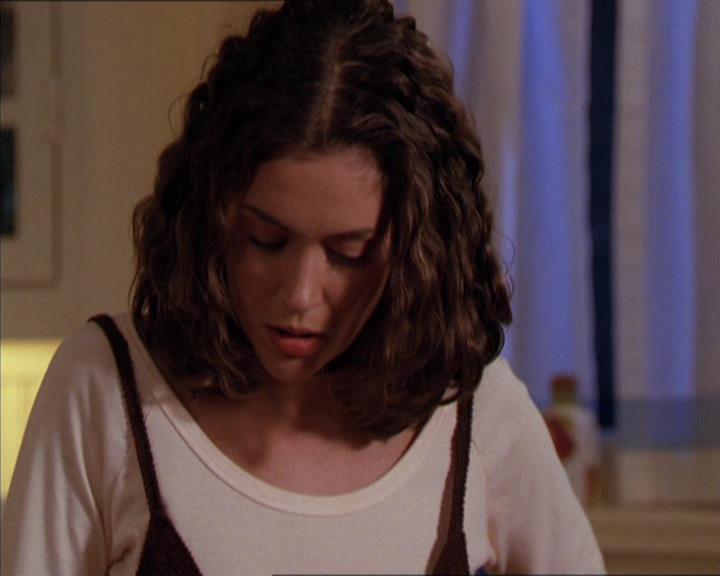Charmed-Online-dot-210HeartbreakCity1246.jpg