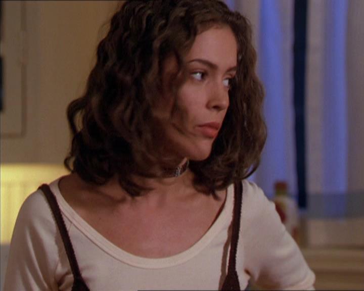 Charmed-Online-dot-210HeartbreakCity1255.jpg