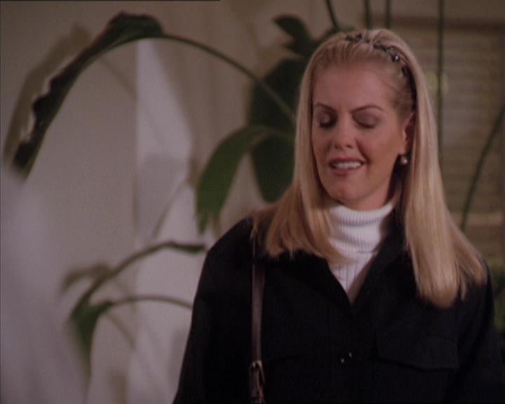 Charmed-Online-dot-210HeartbreakCity1765.jpg