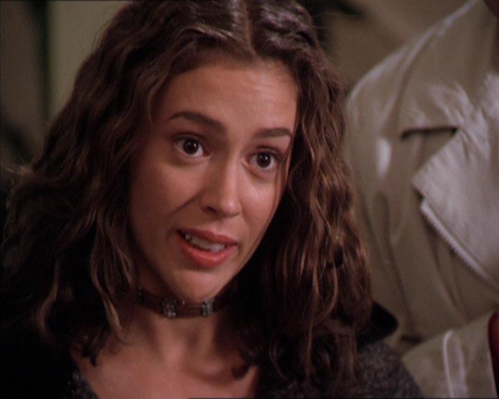Charmed-Online-dot-210HeartbreakCity1809.jpg