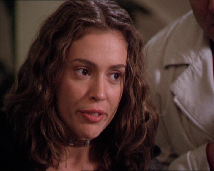 Charmed-Online-dot-210HeartbreakCity1839.jpg