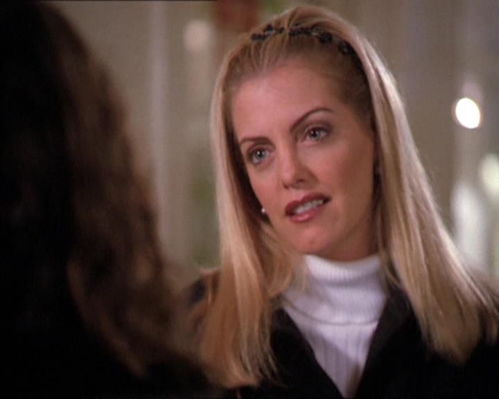 Charmed-Online-dot-210HeartbreakCity1842.jpg