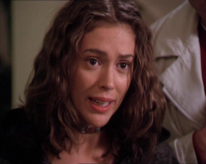 Charmed-Online-dot-210HeartbreakCity1846.jpg