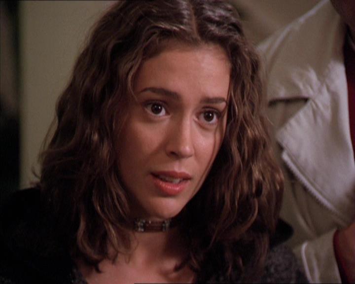 Charmed-Online-dot-210HeartbreakCity1848.jpg