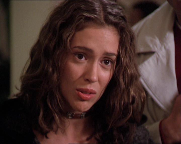 Charmed-Online-dot-210HeartbreakCity1854.jpg