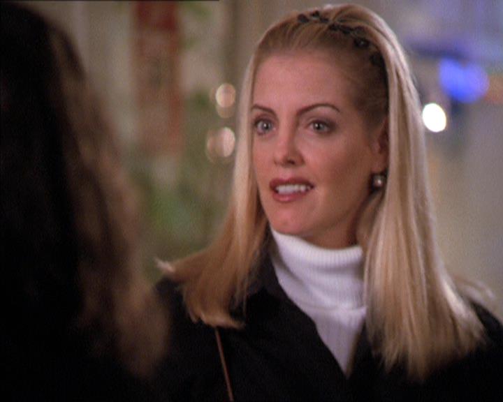 Charmed-Online-dot-210HeartbreakCity1863.jpg