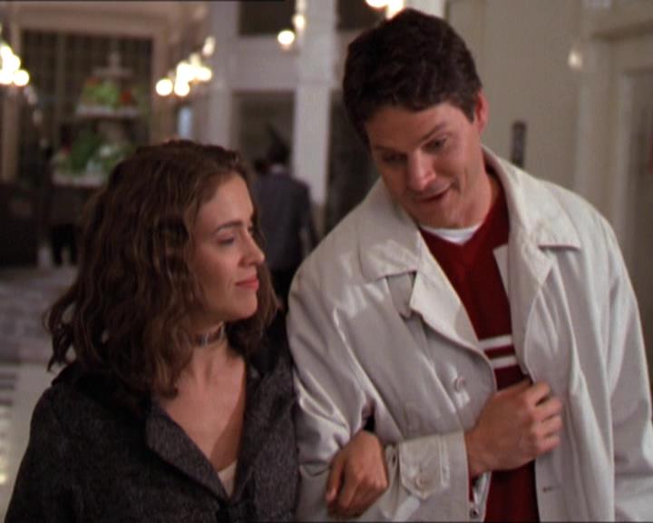 Charmed-Online-dot-210HeartbreakCity1879.jpg