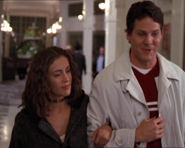 Charmed-Online-dot-210HeartbreakCity1880.jpg