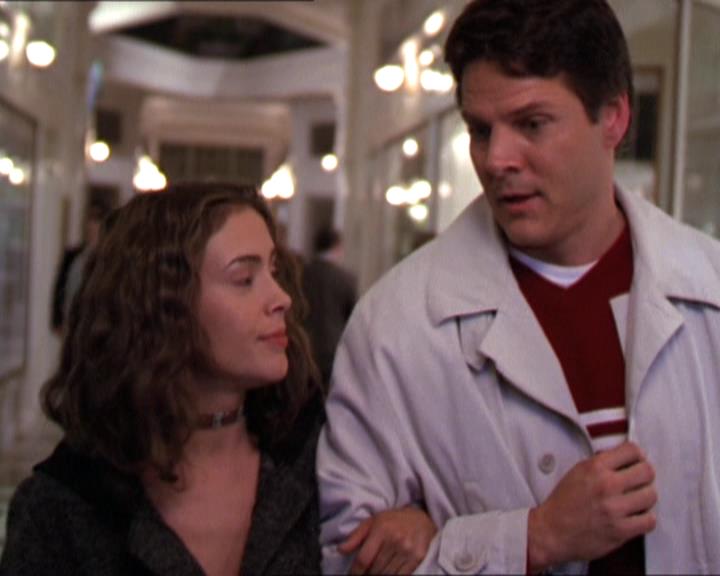 Charmed-Online-dot-210HeartbreakCity1893.jpg