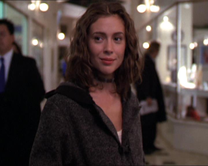 Charmed-Online-dot-210HeartbreakCity1901.jpg