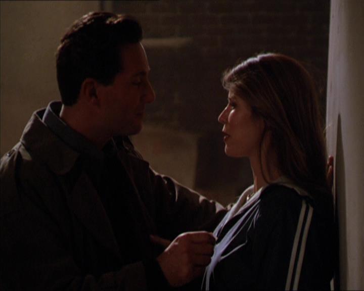 Charmed-Online-dot-210HeartbreakCity1906.jpg