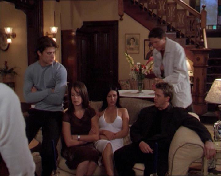 Charmed-Online-dot-210HeartbreakCity2044.jpg