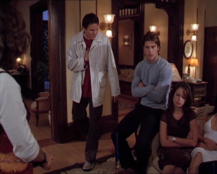 Charmed-Online-dot-210HeartbreakCity2047.jpg
