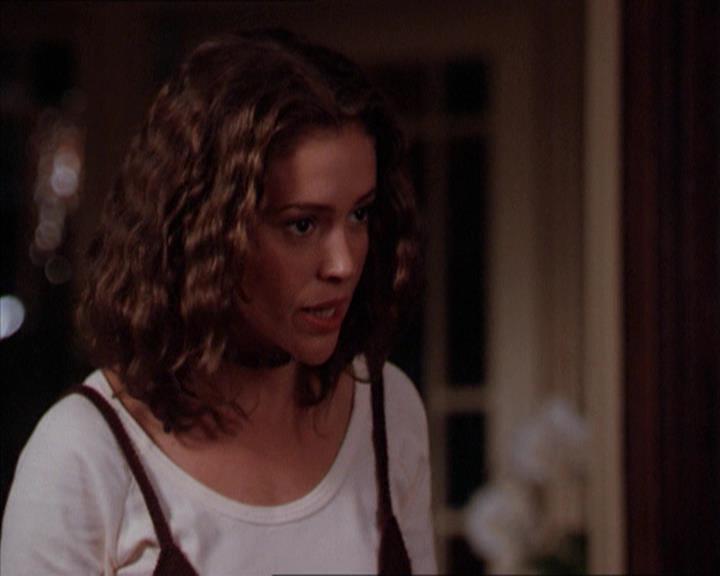 Charmed-Online-dot-210HeartbreakCity2079.jpg