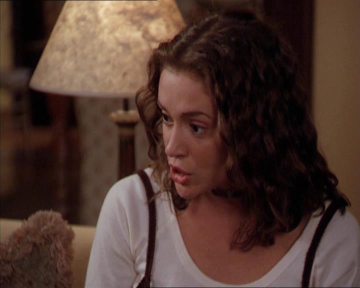 Charmed-Online-dot-210HeartbreakCity2137.jpg