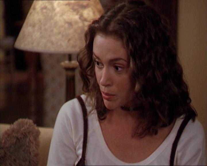 Charmed-Online-dot-210HeartbreakCity2140.jpg