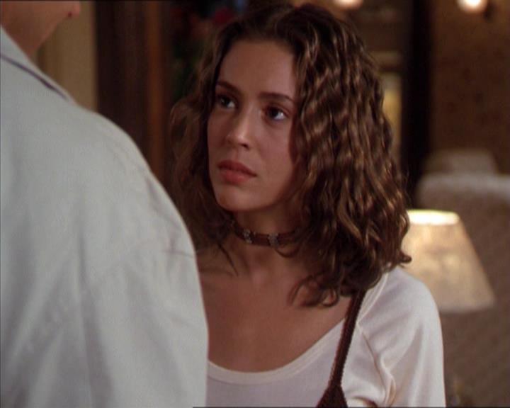 Charmed-Online-dot-210HeartbreakCity2226.jpg