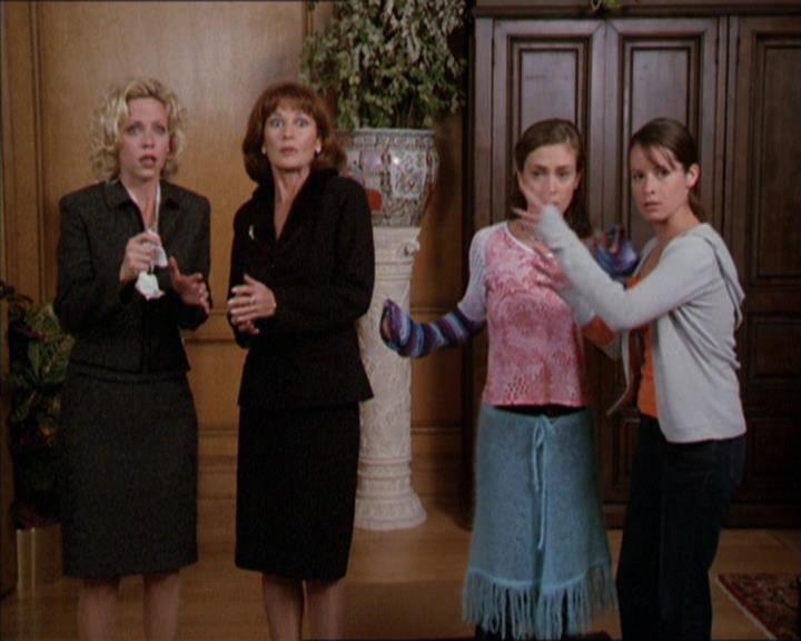 Charmed-Online-dot-211RecklessAbandon1534.jpg Charmed-Online-dot-211RecklessAbandon1534.jpg