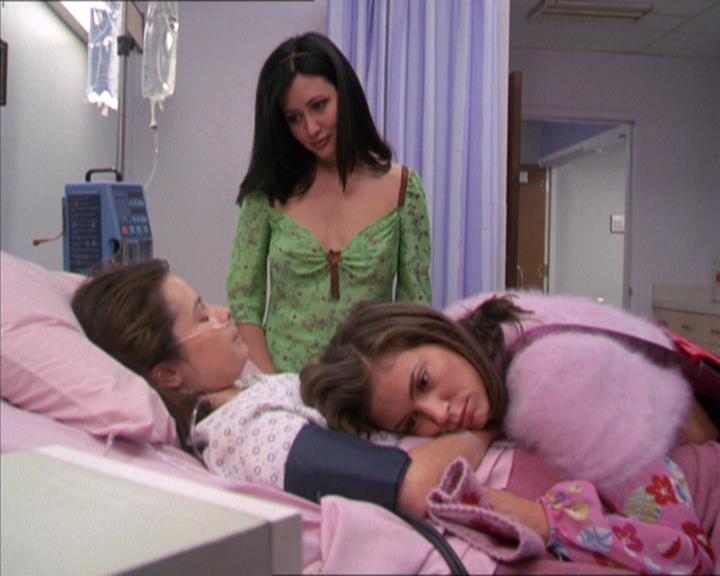 Charmed-Online-dot-212Awakened0651.jpg Charmed-Online-dot-212Awakened0651.jpg