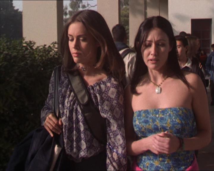 Charmed-Online-dot-214PardonMtPast0412.jpg Charmed-Online-dot-214PardonMtPast0412.jpg