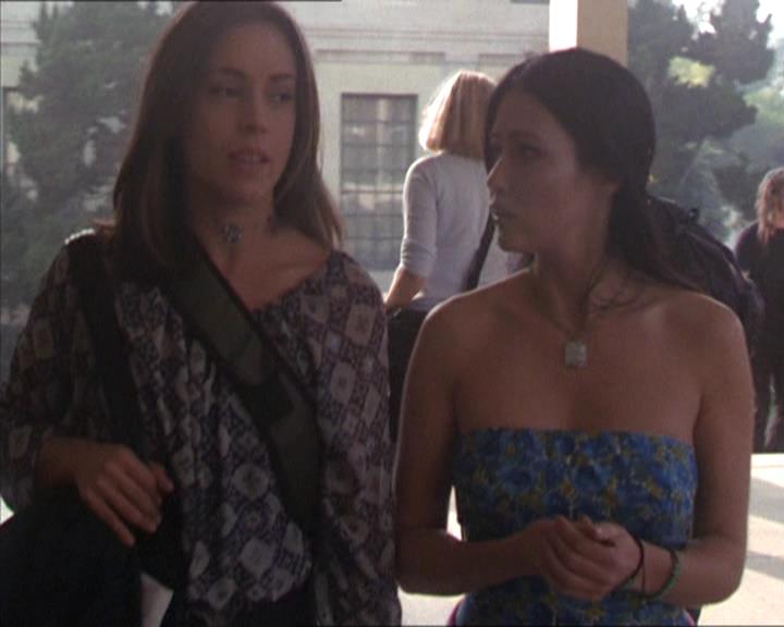 Charmed-Online-dot-214PardonMtPast0420.jpg Charmed-Online-dot-214PardonMtPast0420.jpg