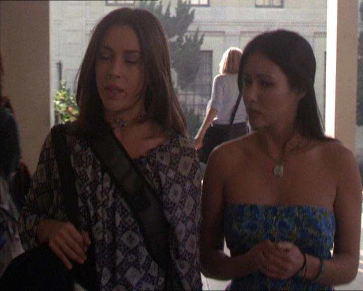 Charmed-Online-dot-214PardonMtPast0421.jpg Charmed-Online-dot-214PardonMtPast0421.jpg