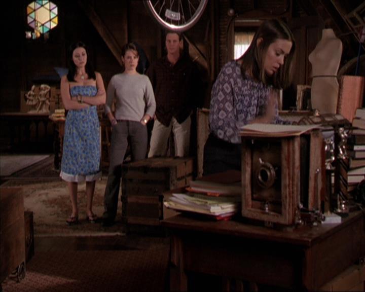 Charmed-Online-dot-214PardonMtPast1067.jpg Charmed-Online-dot-214PardonMtPast1067.jpg