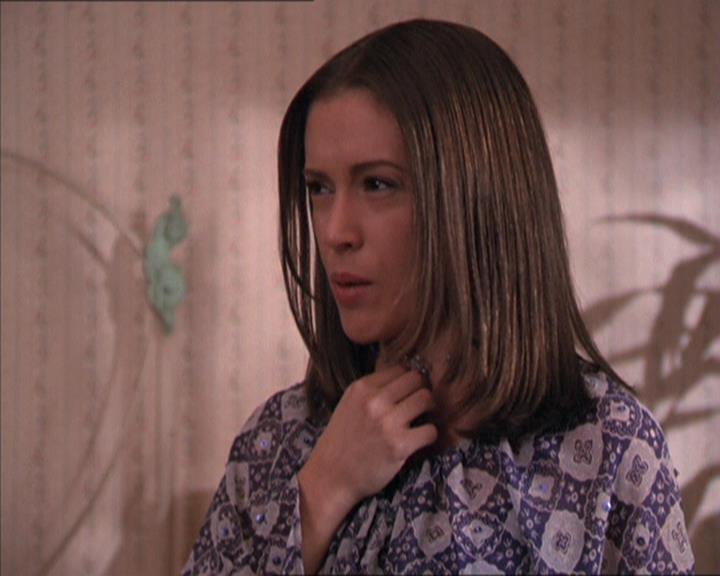 Charmed-Online-dot-214PardonMtPast1684.jpg Charmed-Online-dot-214PardonMtPast1684.jpg