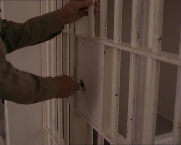 Charmed-Online-dot-215GiveMeASign0000.jpg