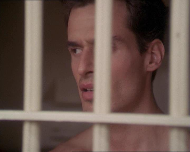 Charmed-Online-dot-215GiveMeASign0025.jpg