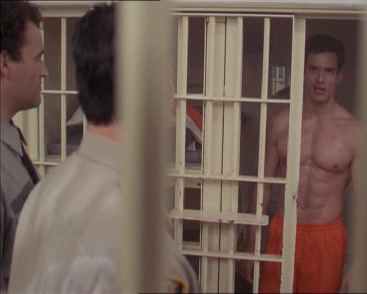 Charmed-Online-dot-215GiveMeASign0028.jpg