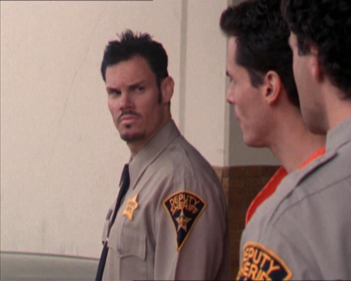 Charmed-Online-dot-215GiveMeASign0045.jpg