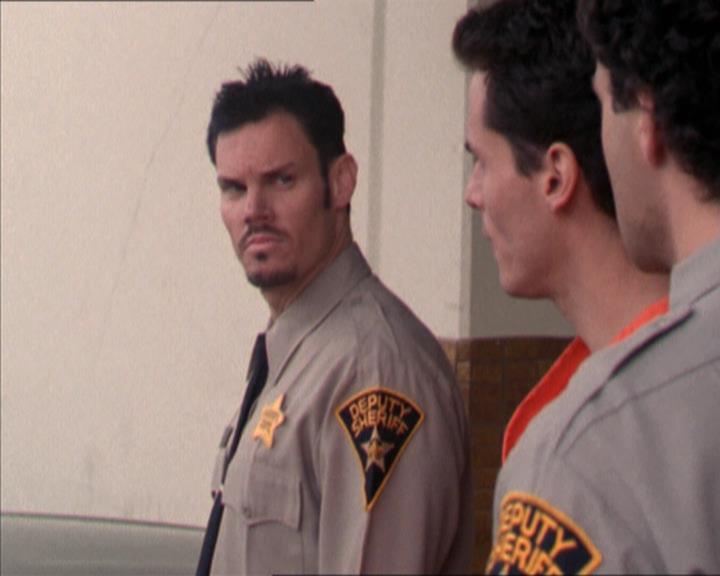 Charmed-Online-dot-215GiveMeASign0046.jpg