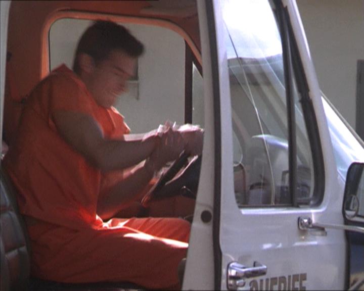 Charmed-Online-dot-215GiveMeASign0069.jpg