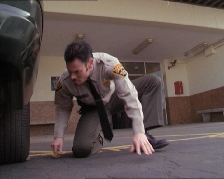 Charmed-Online-dot-215GiveMeASign0083.jpg