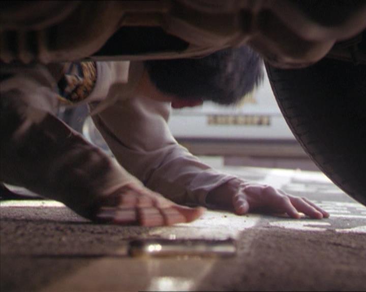Charmed-Online-dot-215GiveMeASign0086.jpg