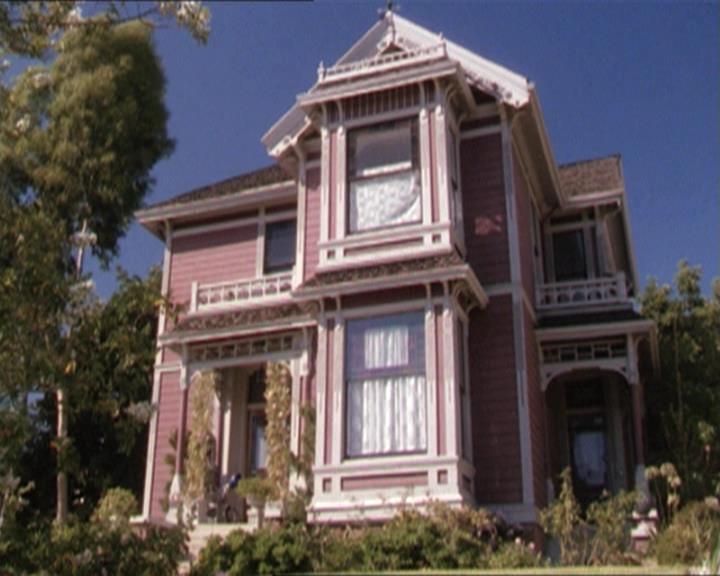 Charmed-Online-dot-215GiveMeASign0092.jpg
