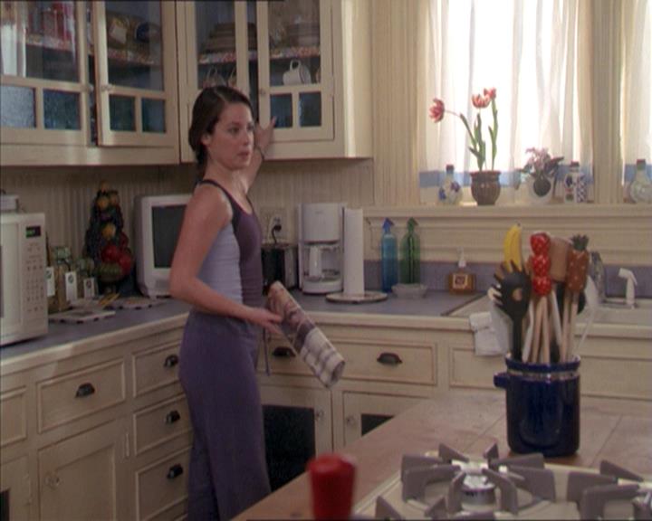 Charmed-Online-dot-215GiveMeASign0098.jpg