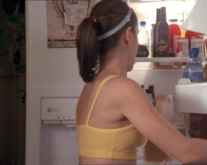 Charmed-Online-dot-215GiveMeASign0099.jpg