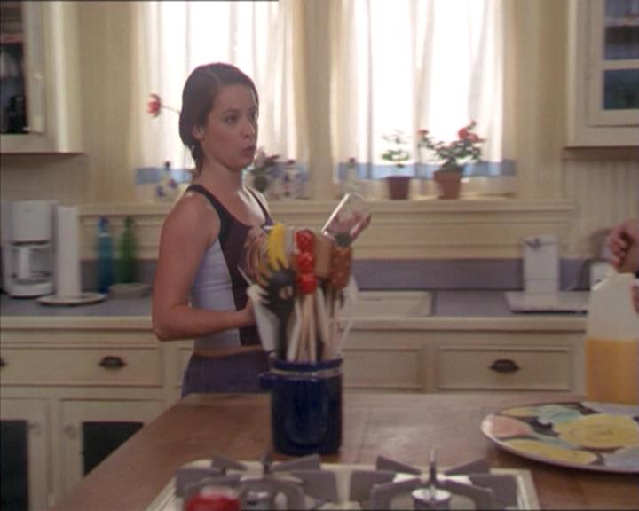 Charmed-Online-dot-215GiveMeASign0103.jpg