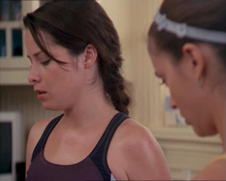 Charmed-Online-dot-215GiveMeASign0109.jpg