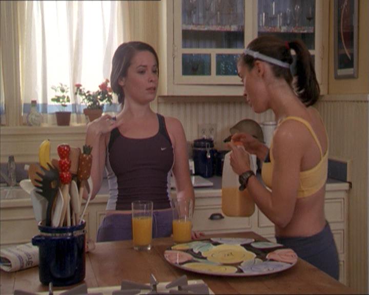 Charmed-Online-dot-215GiveMeASign0116.jpg