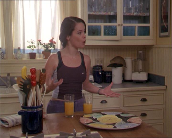 Charmed-Online-dot-215GiveMeASign0119.jpg