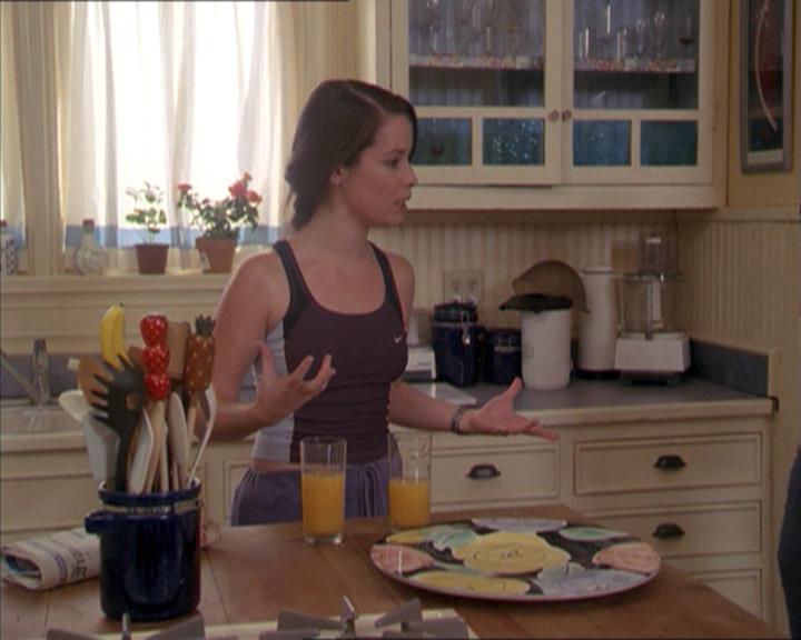 Charmed-Online-dot-215GiveMeASign0120.jpg