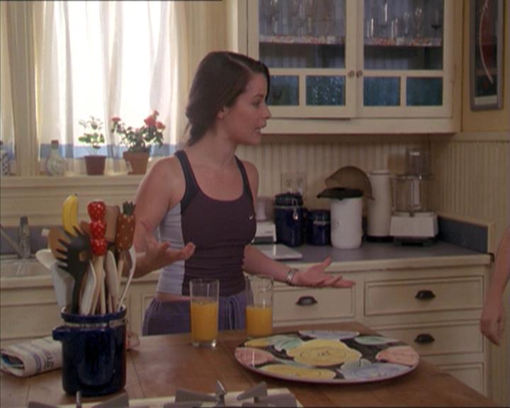 Charmed-Online-dot-215GiveMeASign0121.jpg