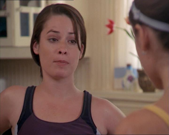 Charmed-Online-dot-215GiveMeASign0132.jpg