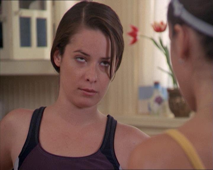 Charmed-Online-dot-215GiveMeASign0141.jpg