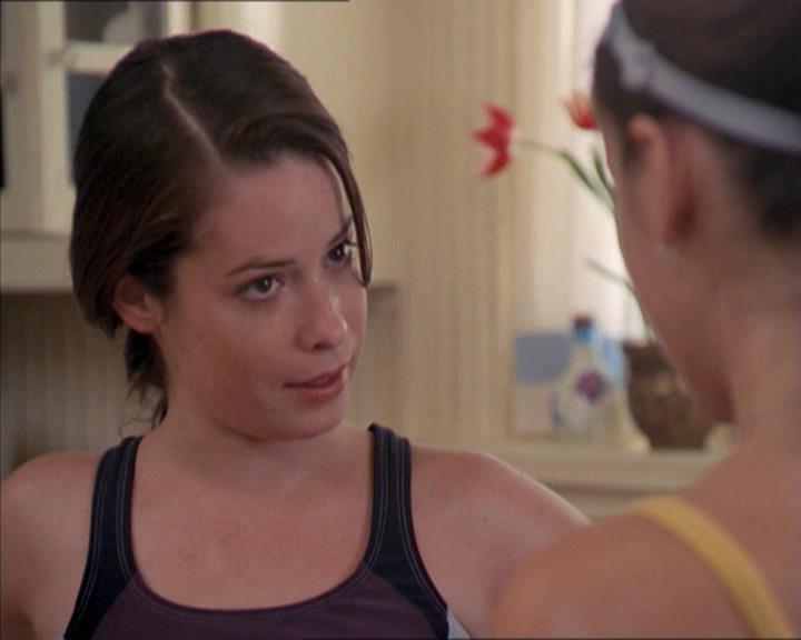 Charmed-Online-dot-215GiveMeASign0144.jpg