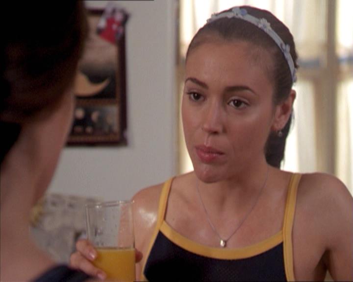 Charmed-Online-dot-215GiveMeASign0146.jpg
